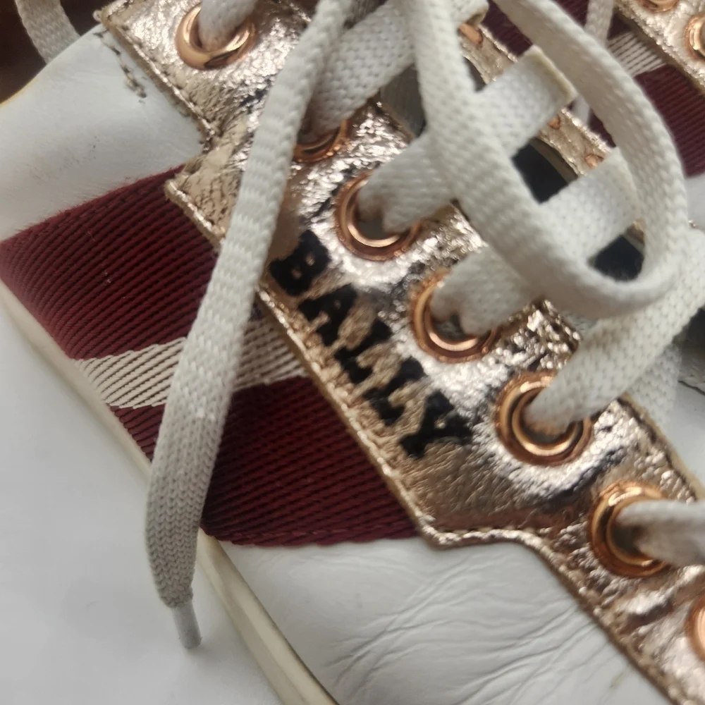 Bally Women's Size 5.5 White Leather Sneakers‎ with Burgundy Stripe Switzerland